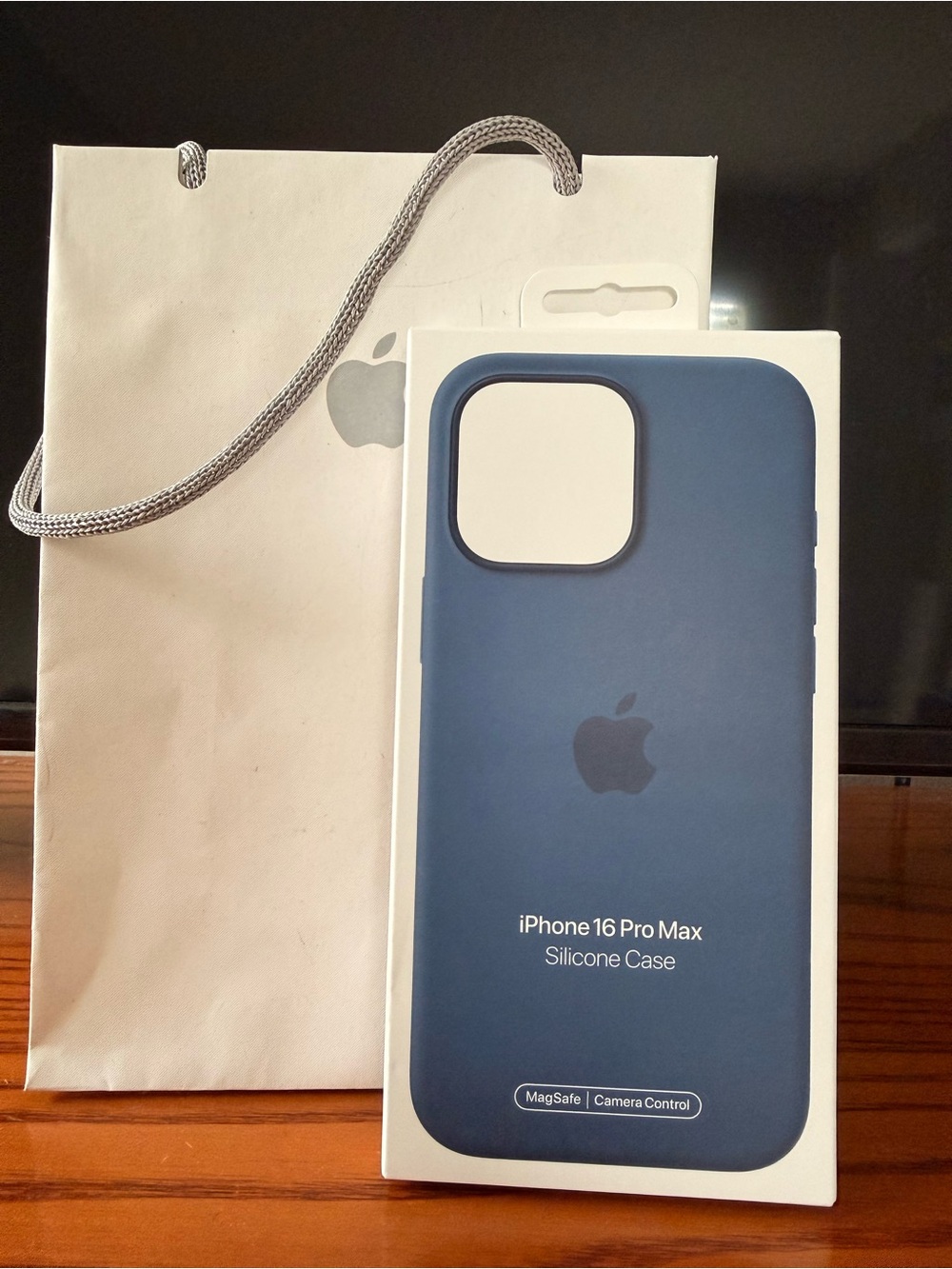 Apple iPhone 16 Pro Max Silicone Case - Deep Blue